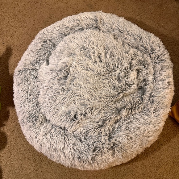 Round luxury dog bed